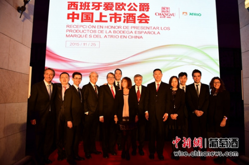 张裕公司总经理周洪江在发布会上